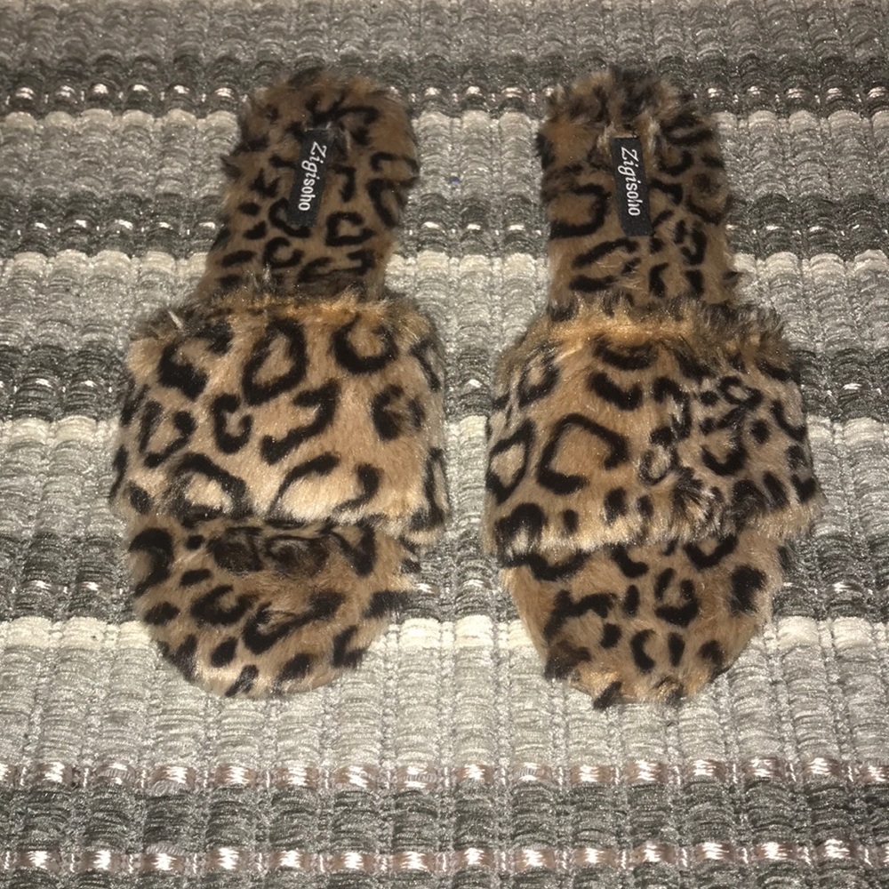 Slippers / Sandals: Last Chance: Last Day